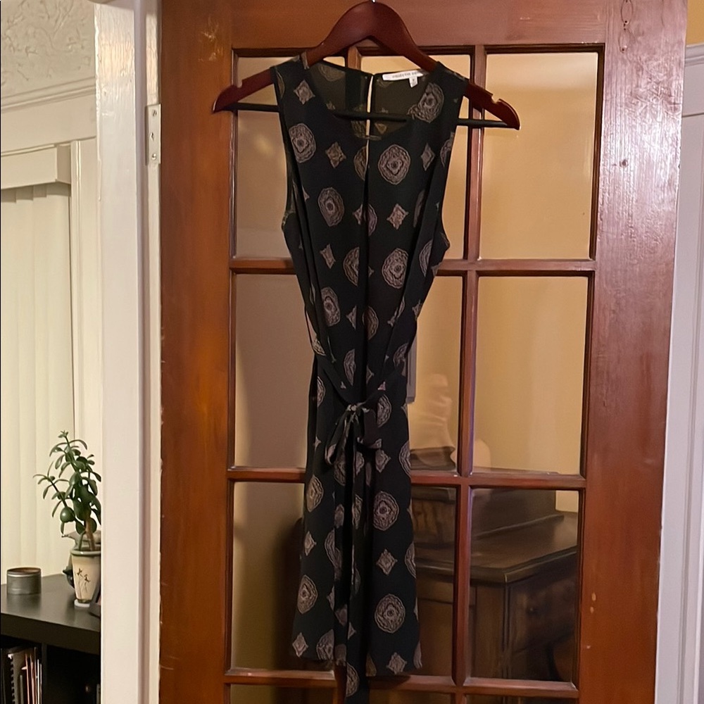 Sleeveless, belted Black Patterned Dress